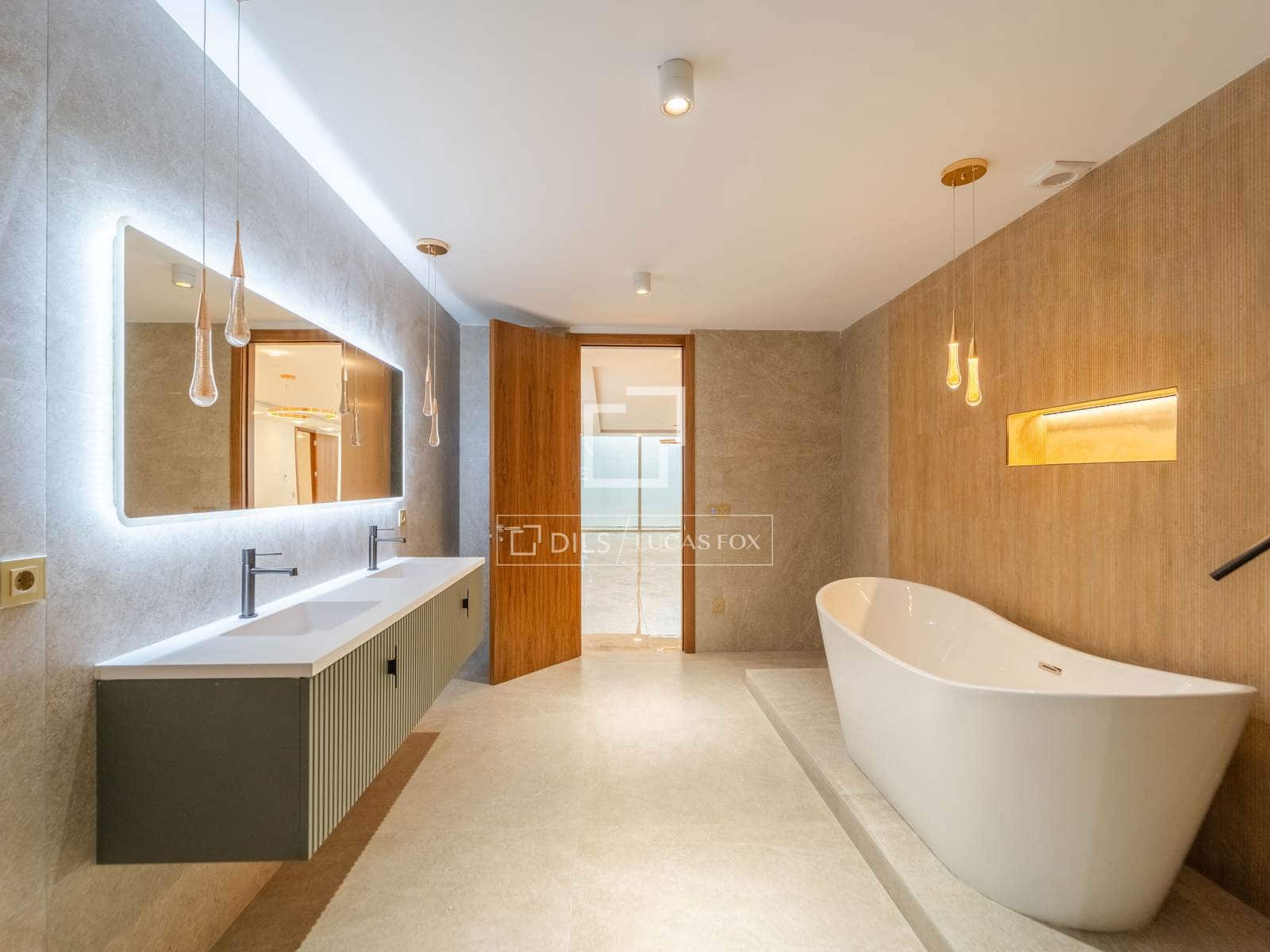 7 slaapkamer Villa te koop in Torrent met zwembad garage - € 1.495.000 (Ref: 9882581)