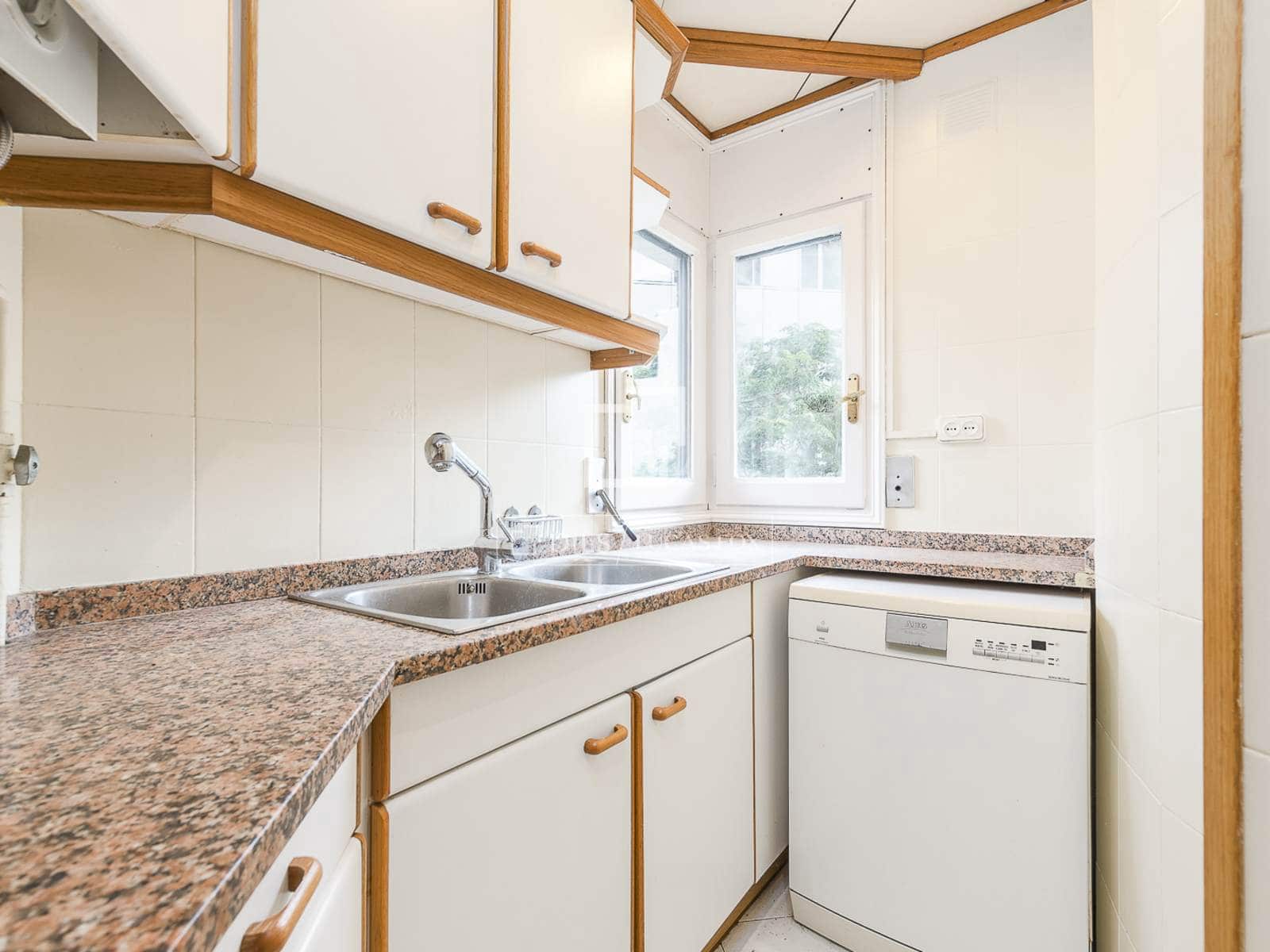 2 soverom Leilighet til salgs i Barcelona by med garasje - € 485 000 (Ref: 9883672)