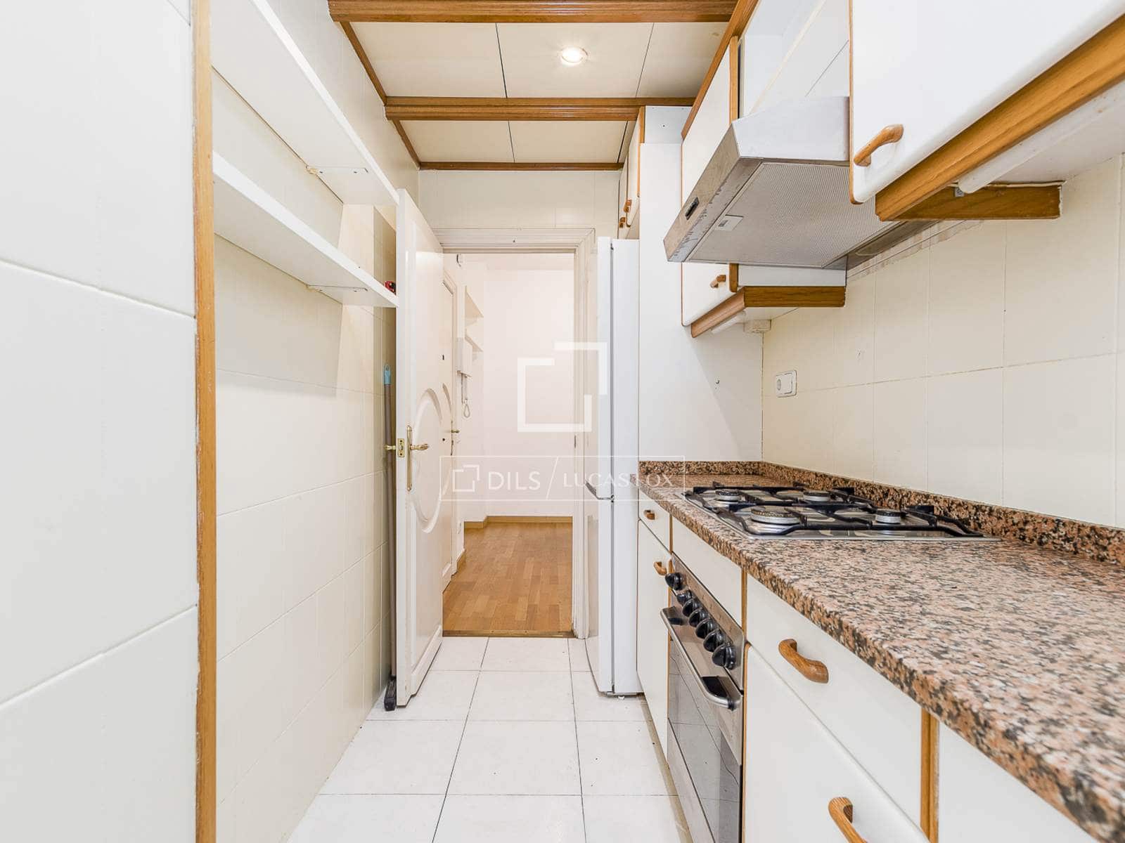 2 soverom Leilighet til salgs i Barcelona by med garasje - € 485 000 (Ref: 9883672)
