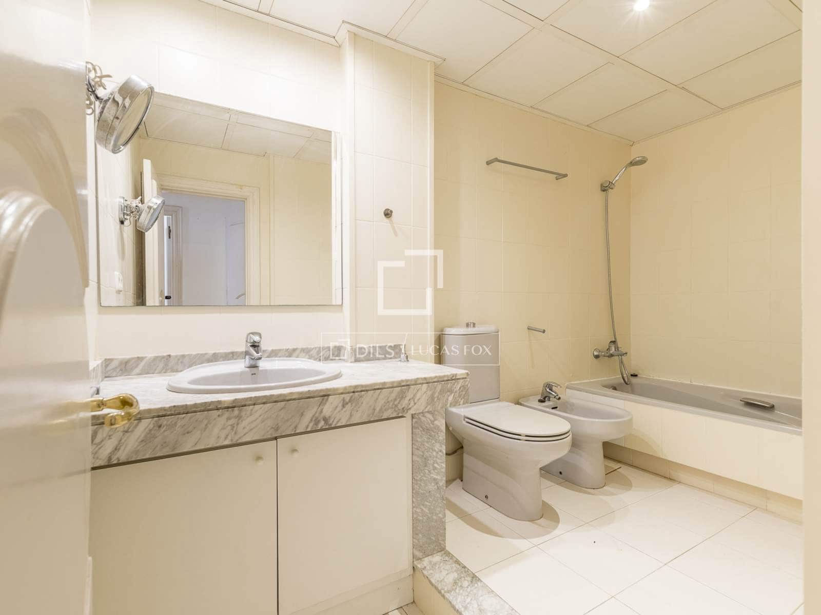2 soverom Leilighet til salgs i Barcelona by med garasje - € 485 000 (Ref: 9883672)