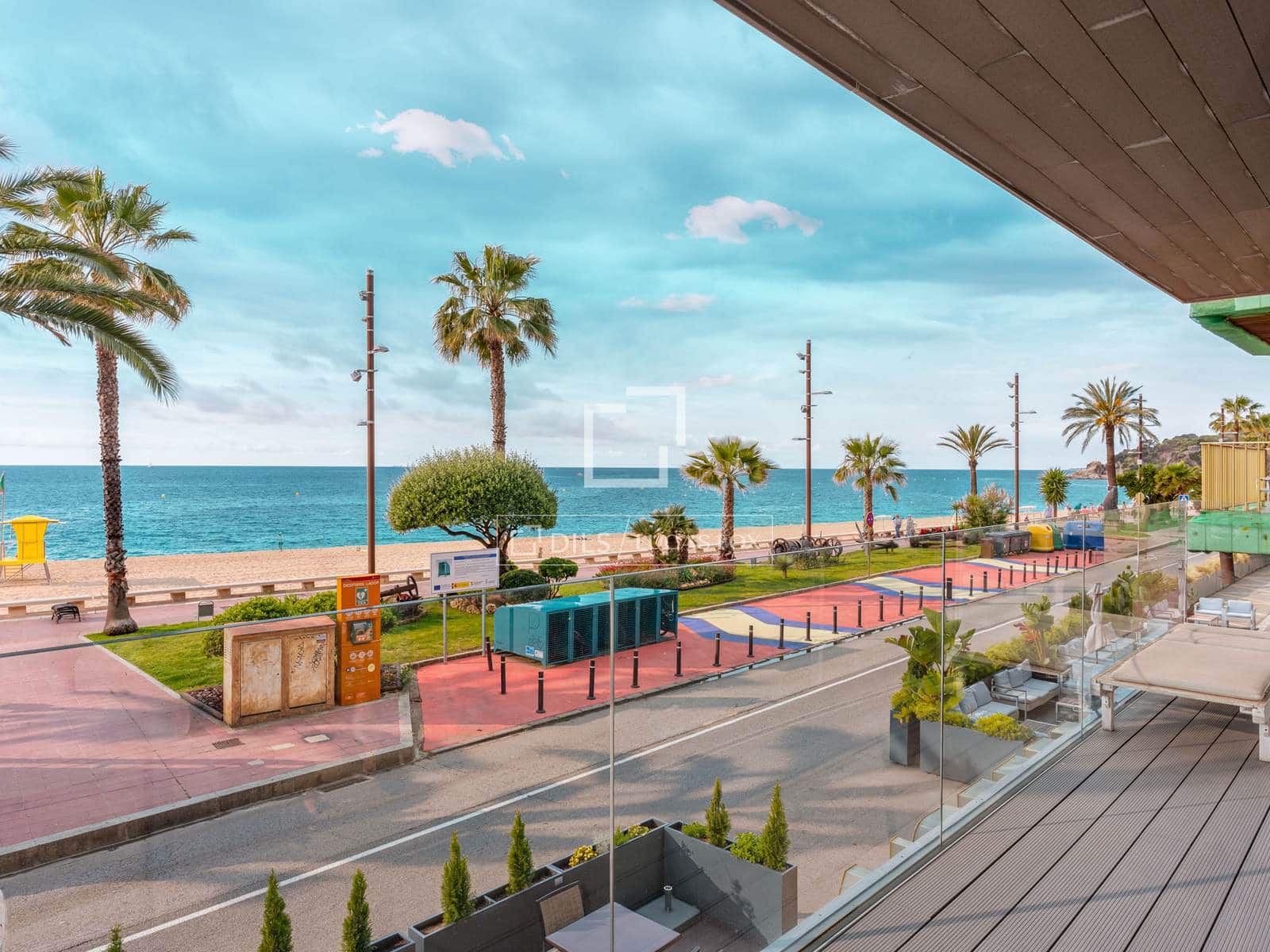 3 makuuhuone Huoneisto myytävänä paikassa Lloret de Mar mukana uima-altaan 
autotalli - 620 000 € (Ref: 9883673)