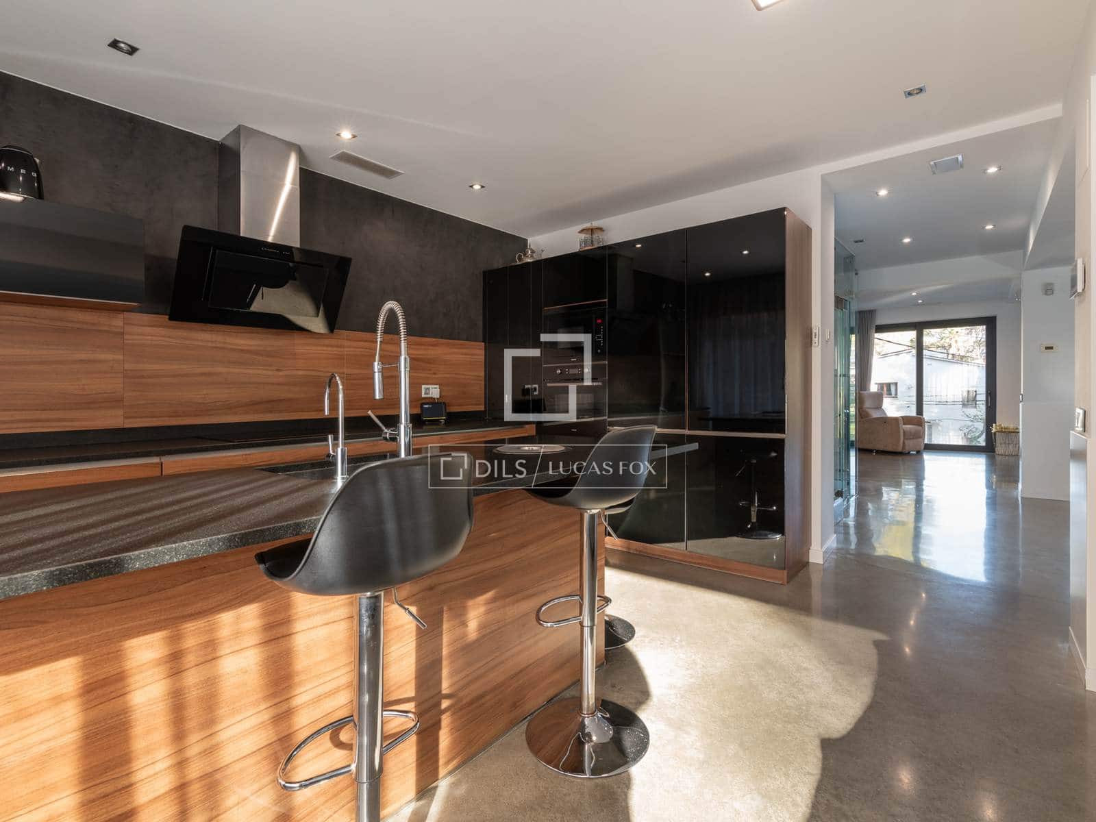 5 bedroom Villa for rent in Castelldefels with pool garage - € 11,000 (Ref: 9883674)