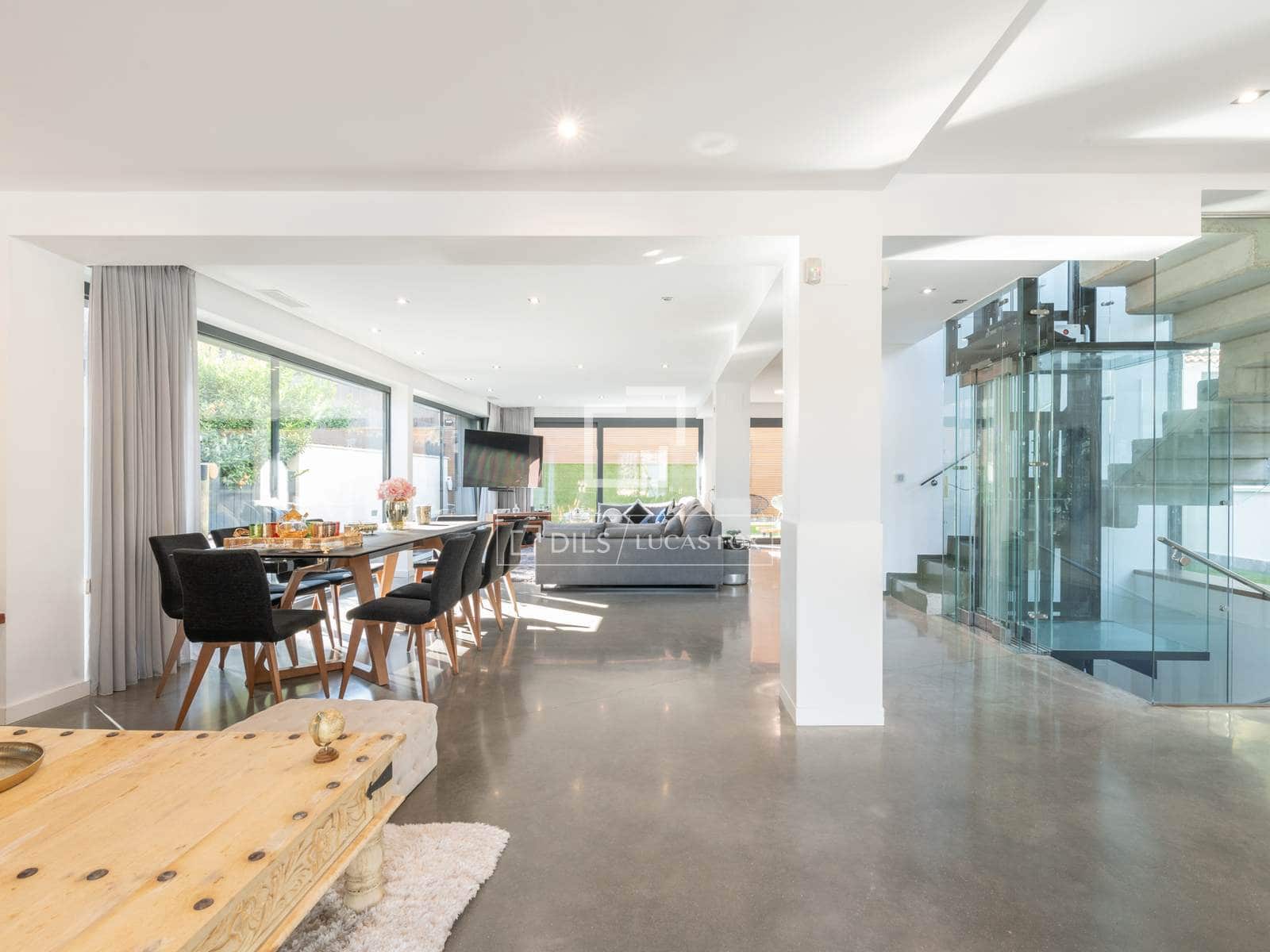 5 bedroom Villa for rent in Castelldefels with pool garage - € 11,000 (Ref: 9883674)