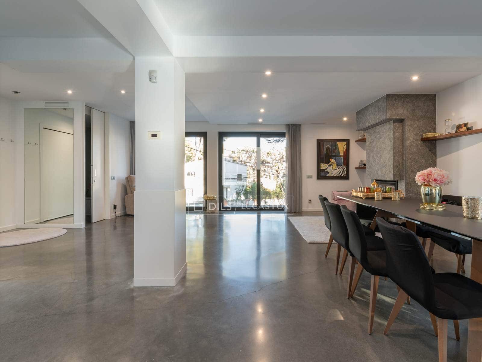 5 bedroom Villa for rent in Castelldefels with pool garage - € 11,000 (Ref: 9883674)