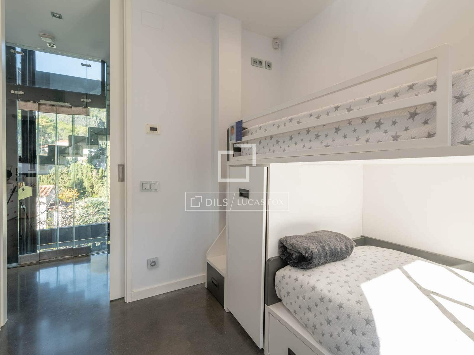 5 bedroom Villa for rent in Castelldefels with pool garage - € 11,000 (Ref: 9883674)
