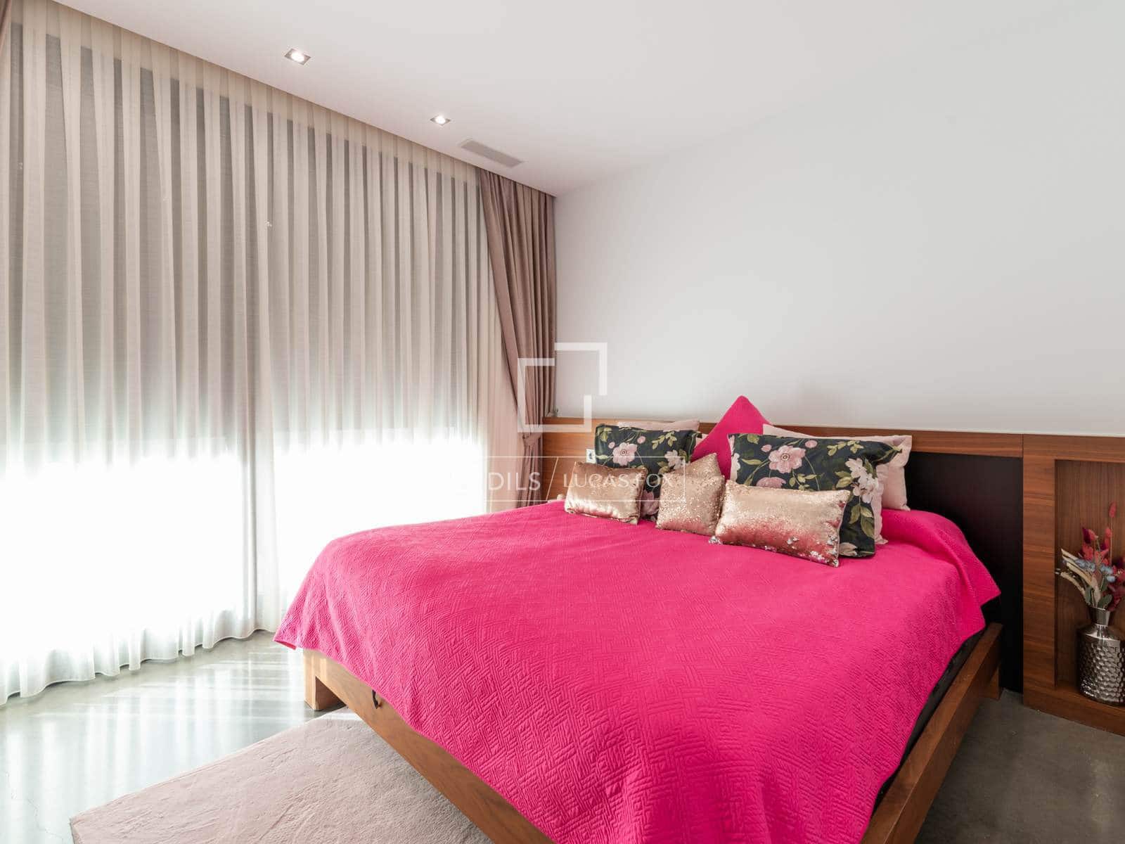 5 bedroom Villa for rent in Castelldefels with pool garage - € 11,000 (Ref: 9883674)