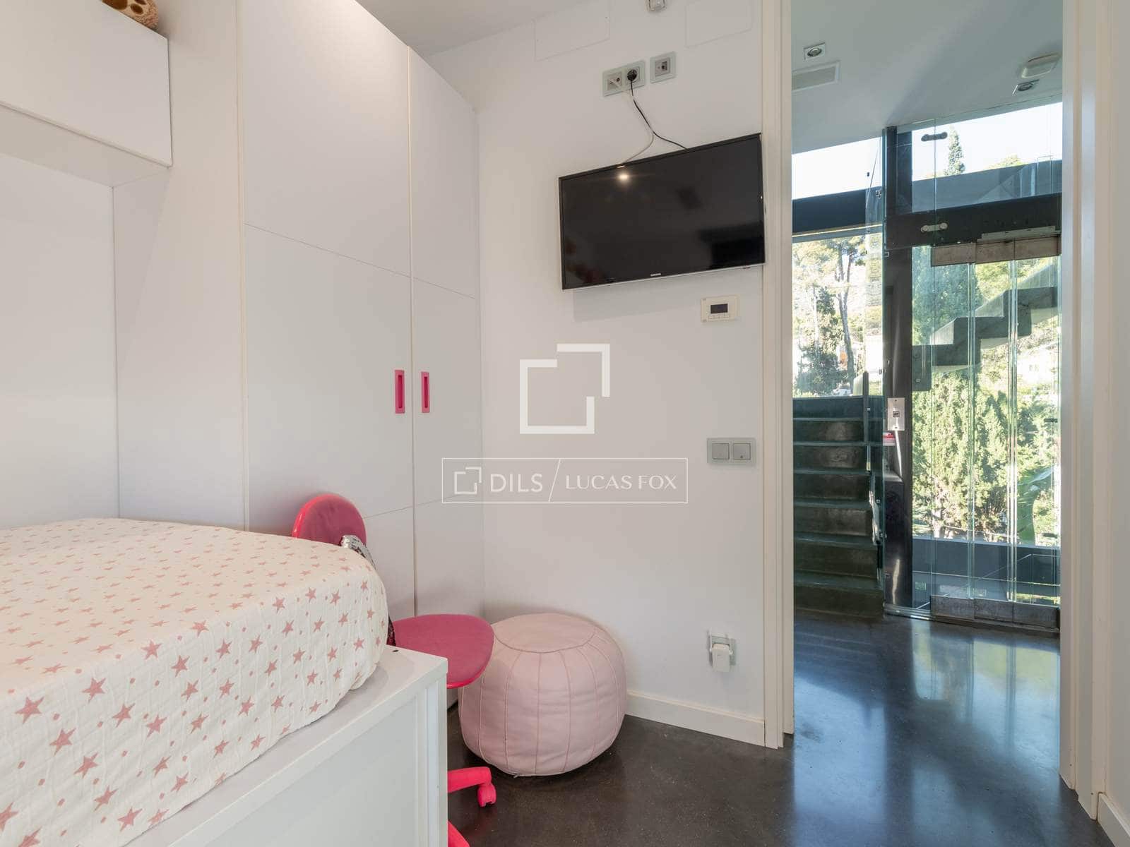 5 bedroom Villa for rent in Castelldefels with pool garage - € 11,000 (Ref: 9883674)
