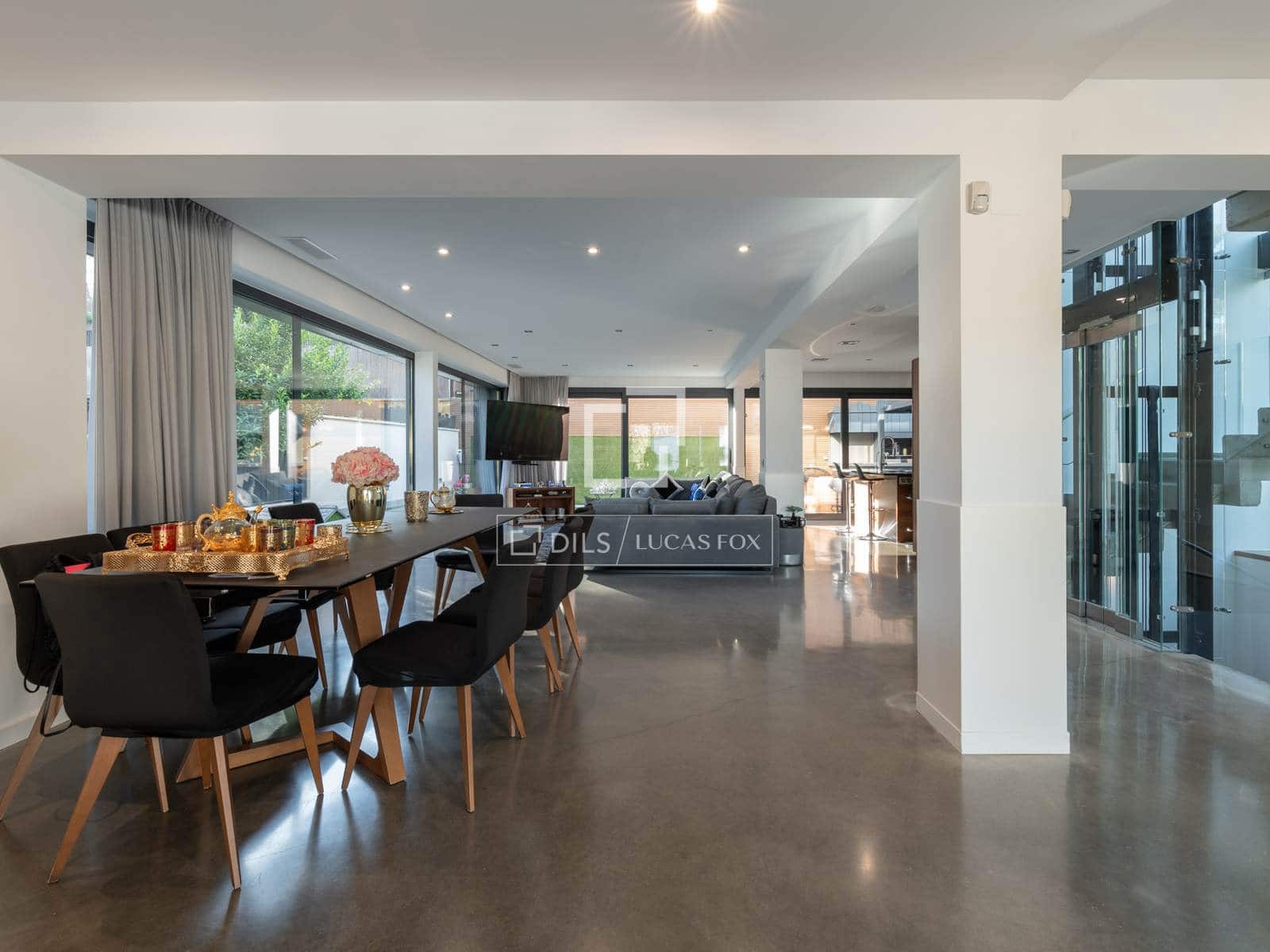 5 bedroom Villa for rent in Castelldefels with pool garage - € 11,000 (Ref: 9883674)