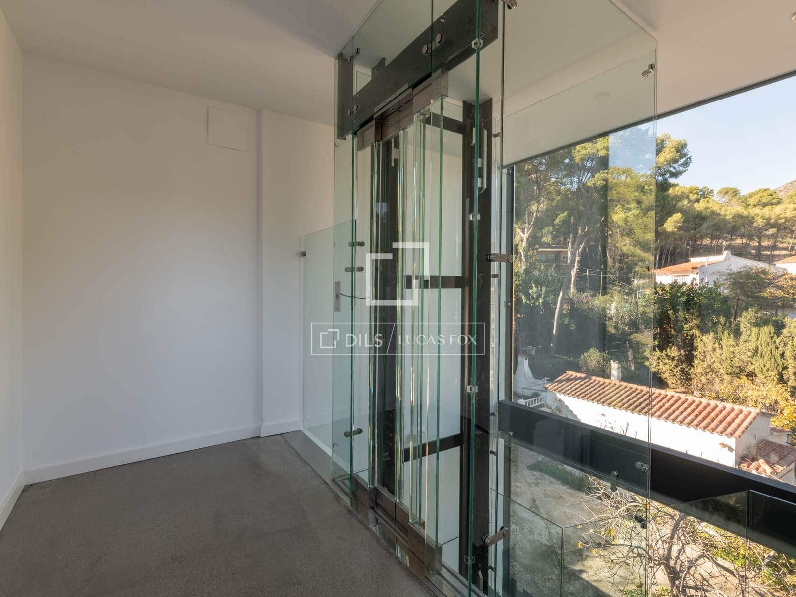 5 bedroom Villa for rent in Castelldefels with pool garage - € 11,000 (Ref: 9883674)