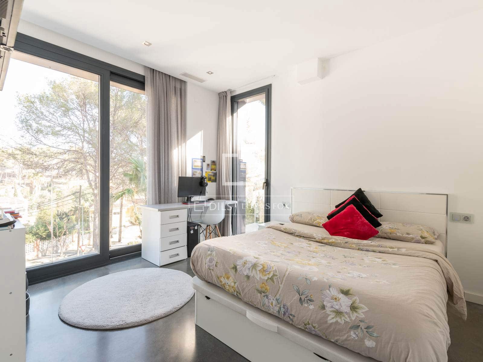 5 bedroom Villa for rent in Castelldefels with pool garage - € 11,000 (Ref: 9883674)