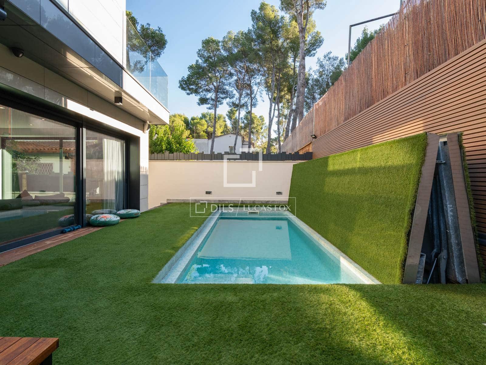 5 bedroom Villa for rent in Castelldefels with pool garage - € 11,000 (Ref: 9883674)