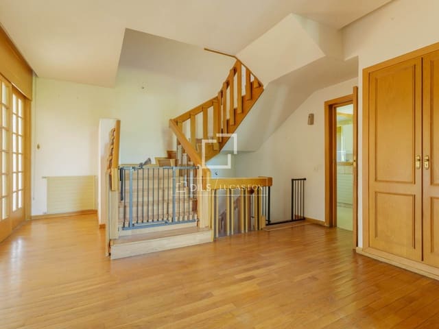 8 slaapkamer Villa te koop in Pozuelo de Alarcón met zwembad garage - € 2.500.000 (Ref: 9883677)