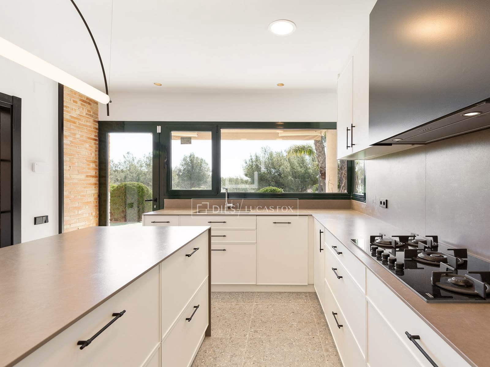 5 bedroom Villa for rent in Castelldefels with pool garage - € 10,500 (Ref: 9883681)