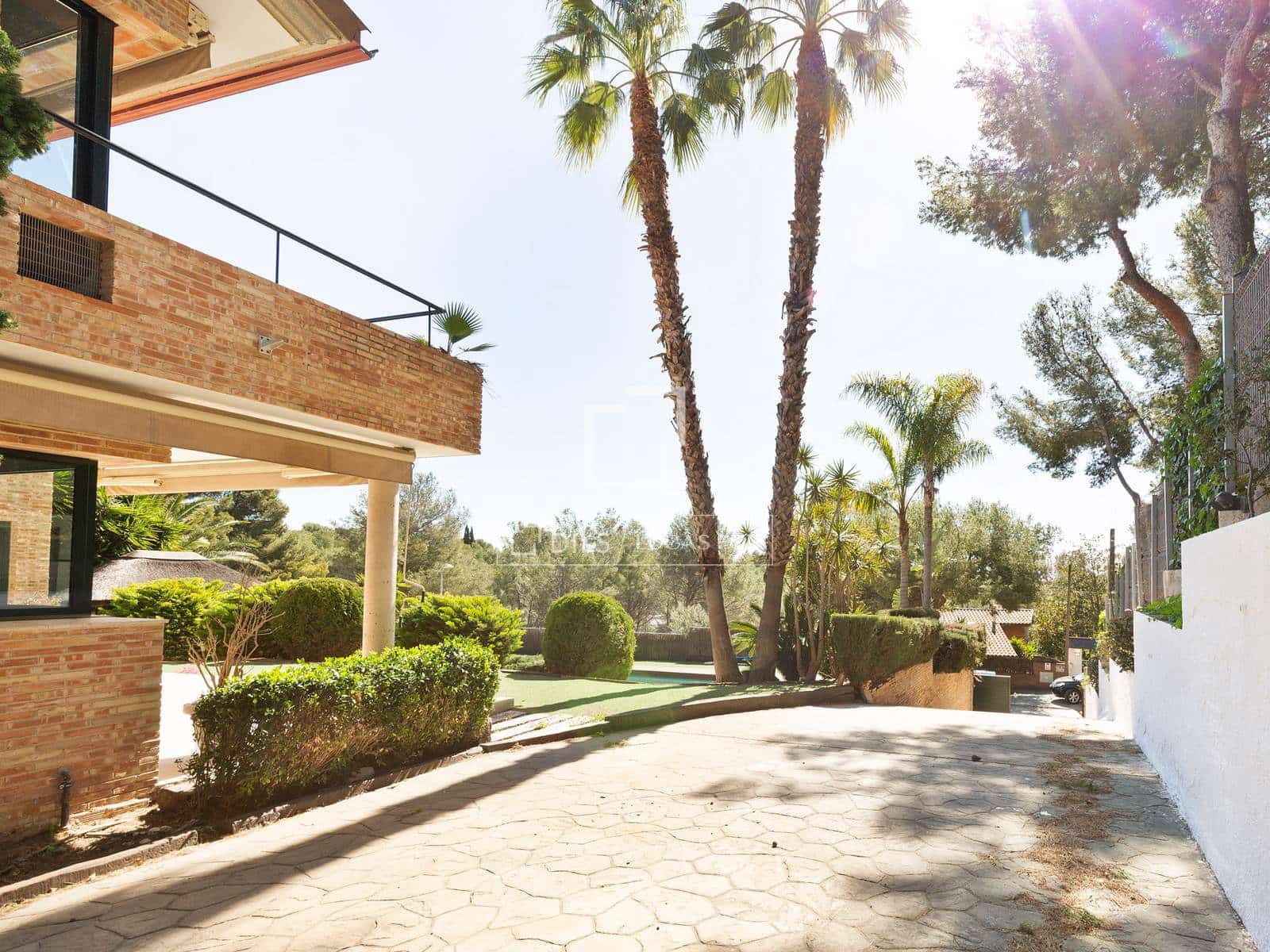 5 bedroom Villa for rent in Castelldefels with pool garage - € 10,500 (Ref: 9883681)