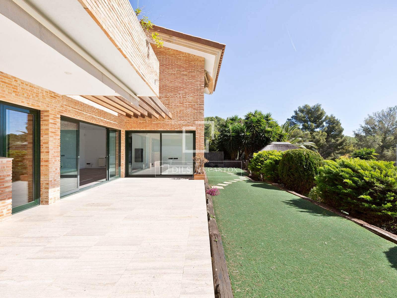 5 bedroom Villa for rent in Castelldefels with pool garage - € 10,500 (Ref: 9883681)