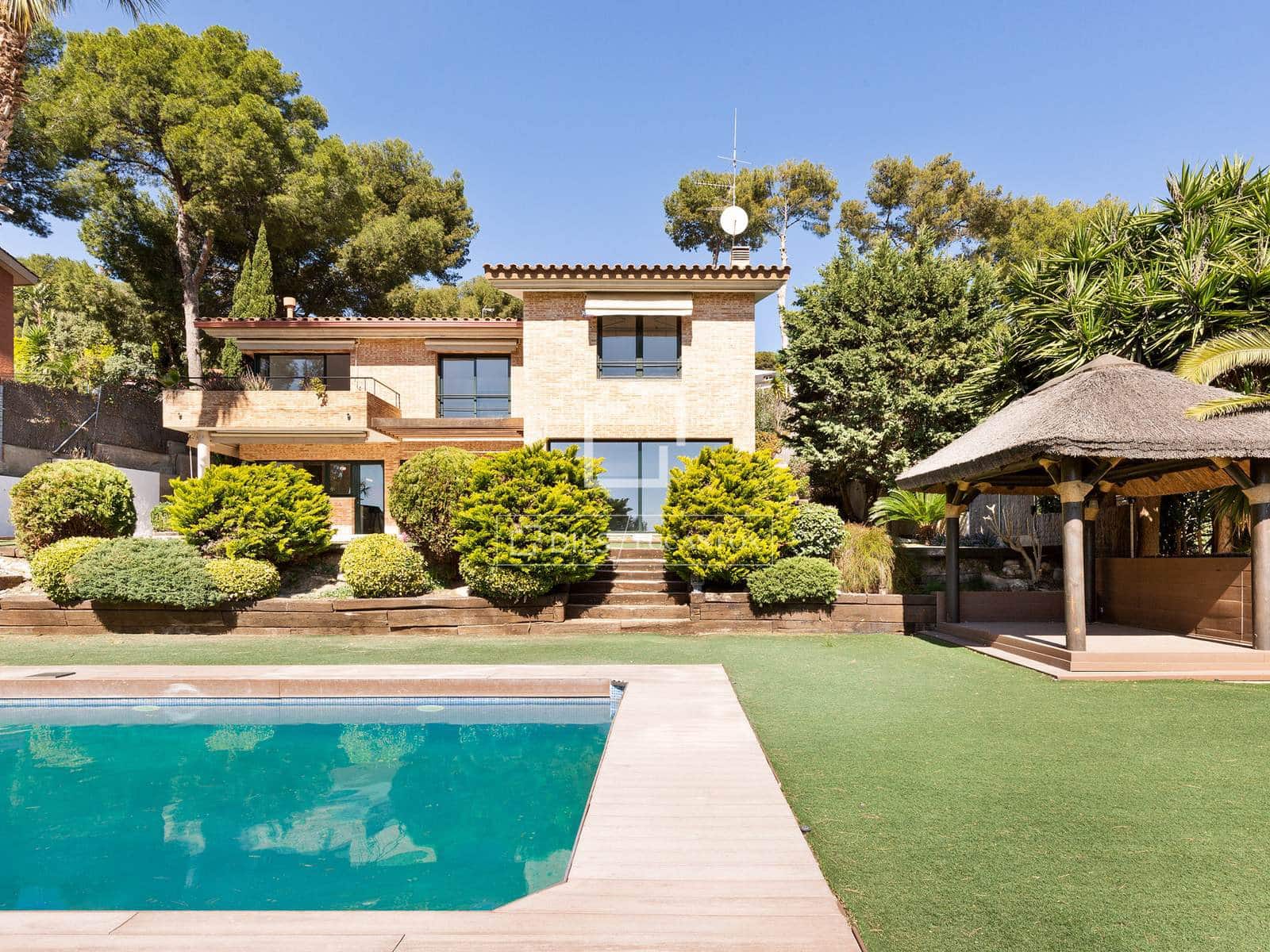 5 bedroom Villa for rent in Castelldefels with pool garage - € 10,500 (Ref: 9883681)