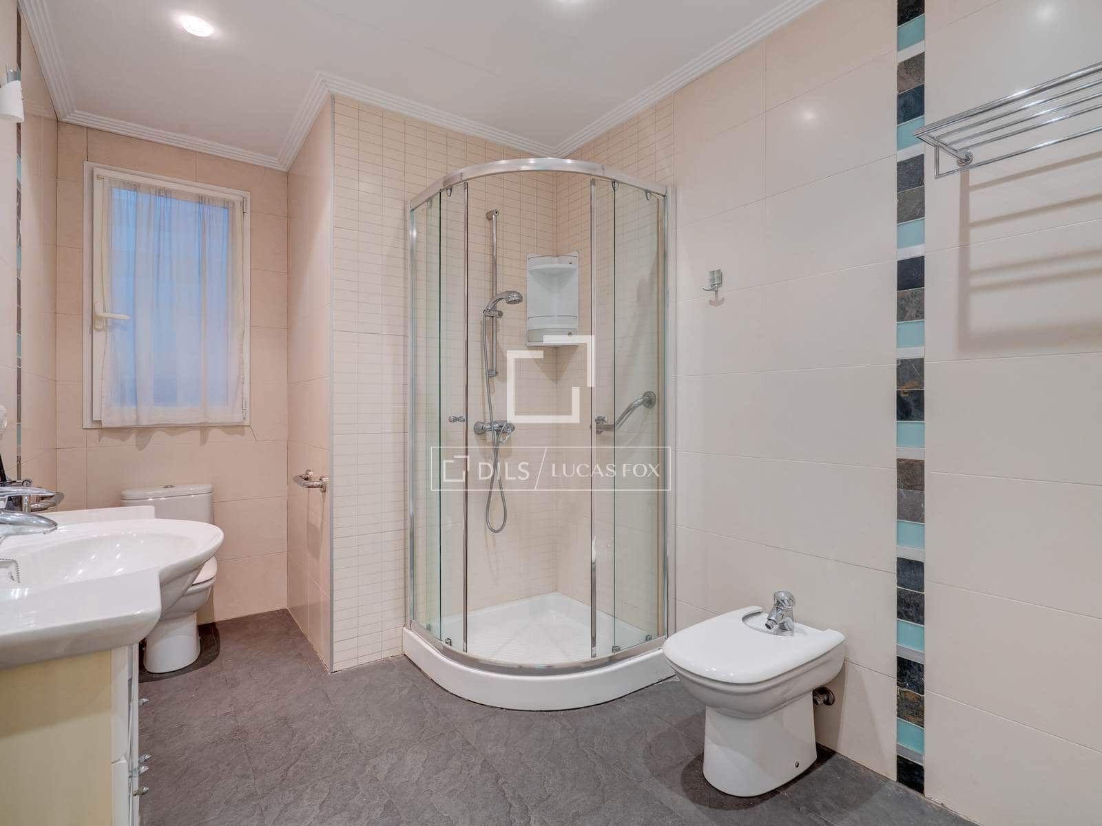 4 bedroom Apartment for sale in Donostia-San Sebastian - € 980,000 (Ref: 9883784)