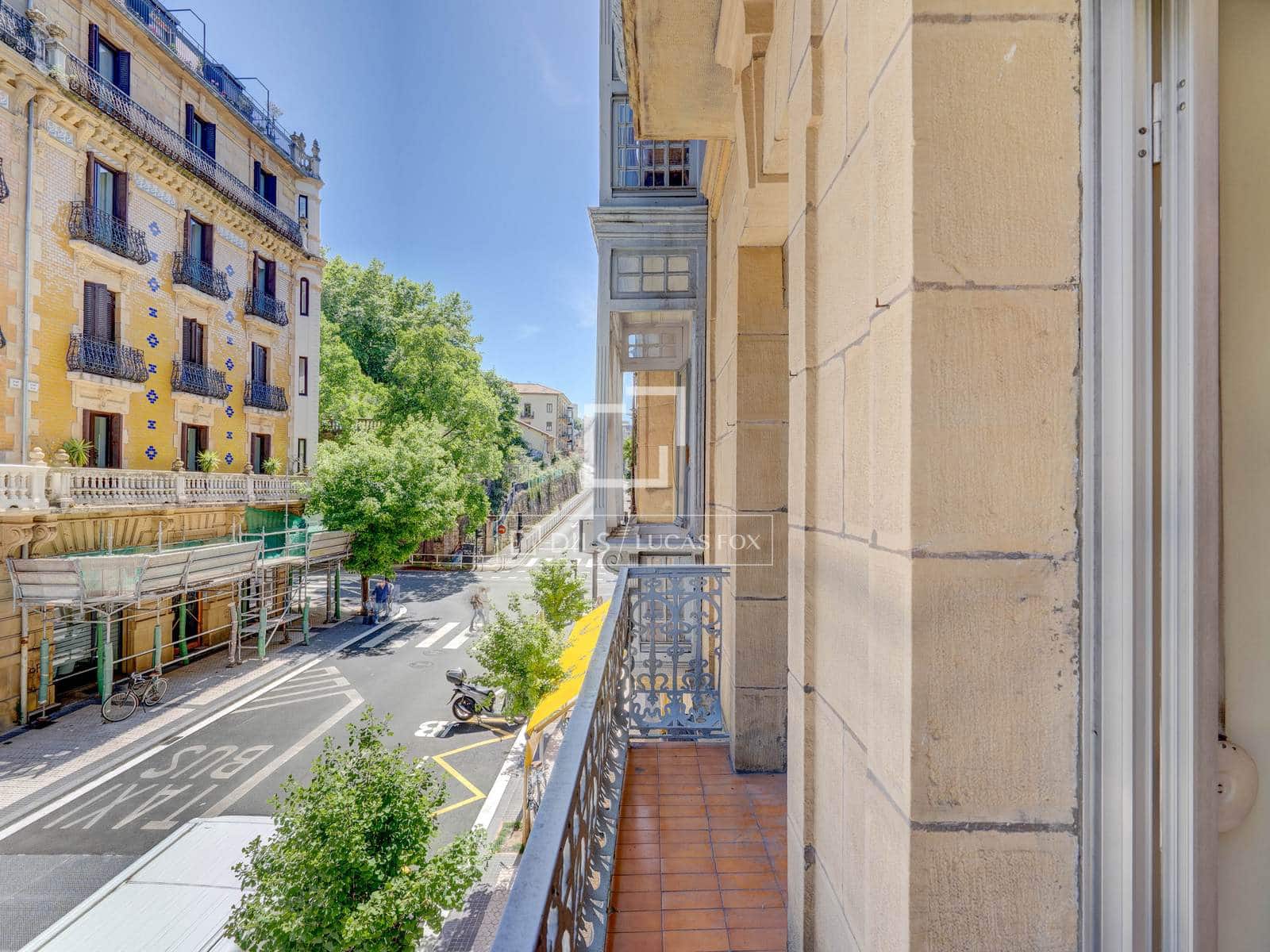 4 bedroom Apartment for sale in Donostia-San Sebastian - € 980,000 (Ref: 9883784)