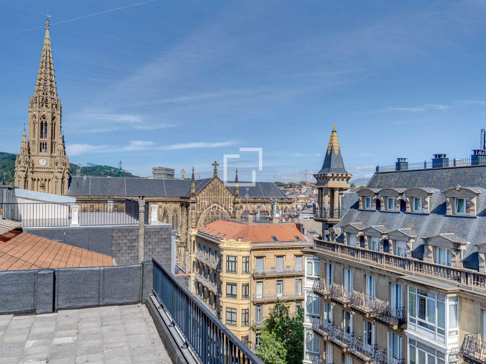 4 bedroom Apartment for sale in Donostia-San Sebastian - € 980,000 (Ref: 9883784)