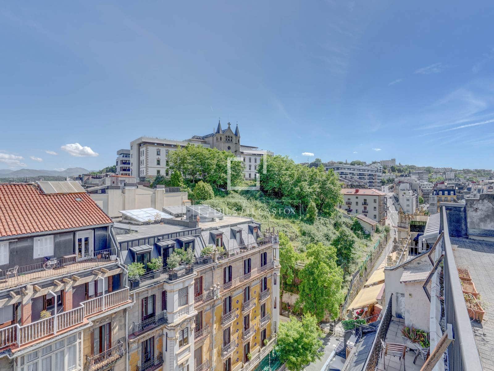 4 bedroom Apartment for sale in Donostia-San Sebastian - € 980,000 (Ref: 9883784)
