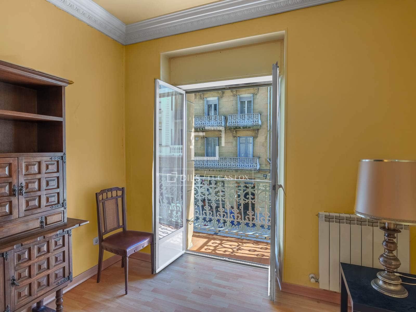 4 bedroom Apartment for sale in Donostia-San Sebastian - € 965,000 (Ref: 9883784)