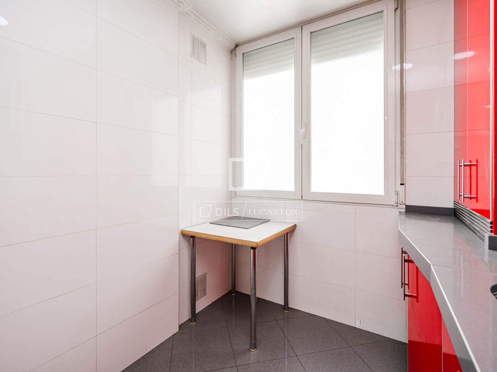 4 soveværelse Lejlighed til salg i Madrid by - € 899.000 (Ref: 9889125)