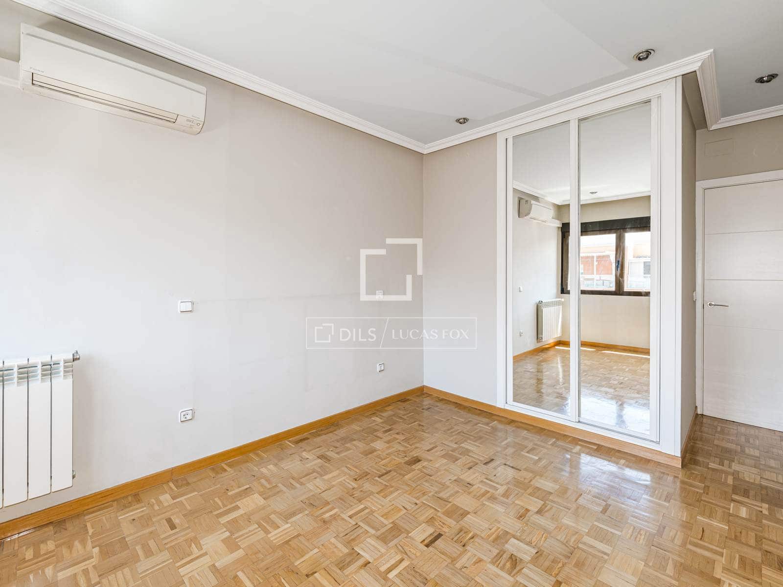 4 soveværelse Lejlighed til salg i Madrid by - € 899.000 (Ref: 9889125)