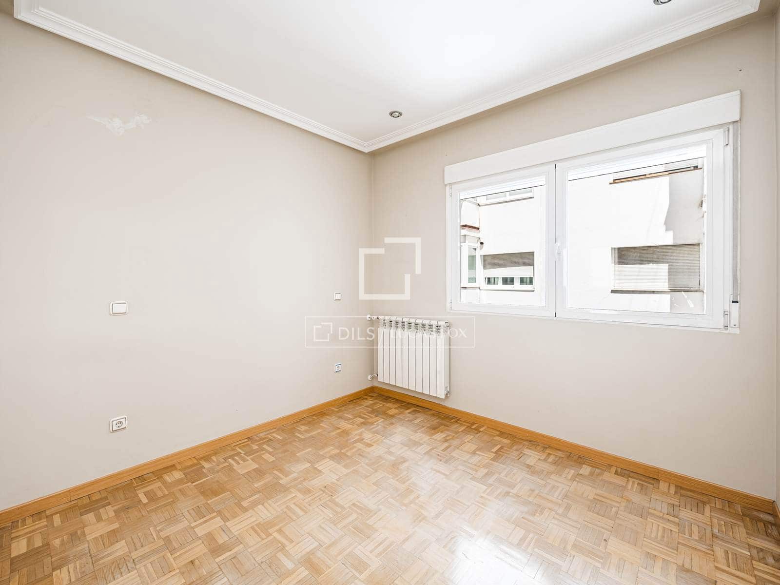 4 soveværelse Lejlighed til salg i Madrid by - € 899.000 (Ref: 9889125)