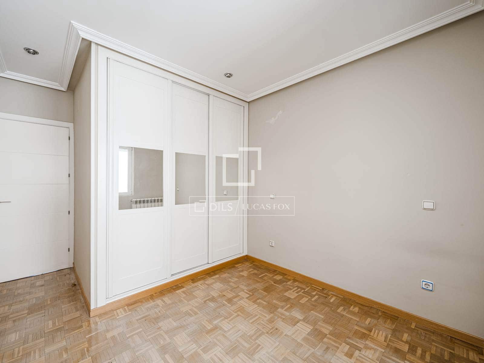 4 soveværelse Lejlighed til salg i Madrid by - € 899.000 (Ref: 9889125)