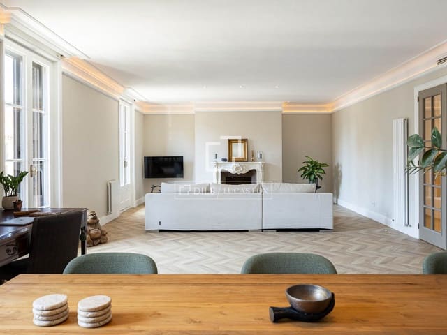 4 soveværelse Lejlighed til salg i Barcelona by - € 2.150.000 (Ref: 9889255)