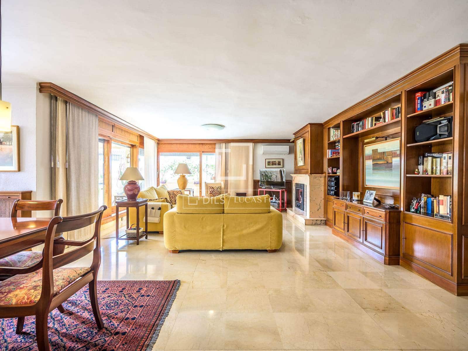 4 bedroom Apartment for sale in Ibiza / Eivissa town with garage - € 1,390,000 (Ref: 9889256)