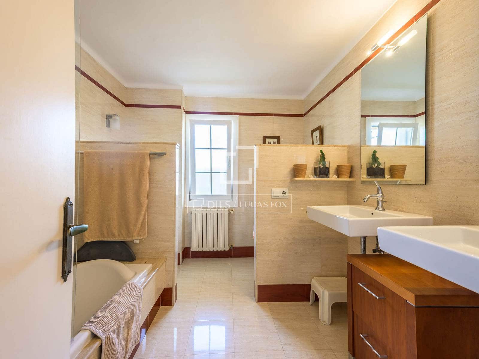 4 bedroom Apartment for sale in Ibiza / Eivissa town with garage - € 1,390,000 (Ref: 9889256)