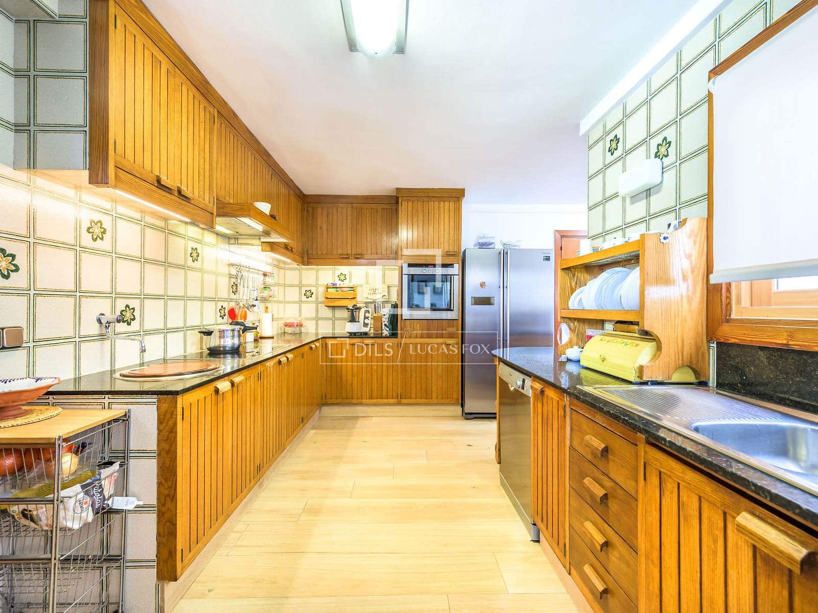 4 bedroom Apartment for sale in Ibiza / Eivissa town with garage - € 1,390,000 (Ref: 9889256)
