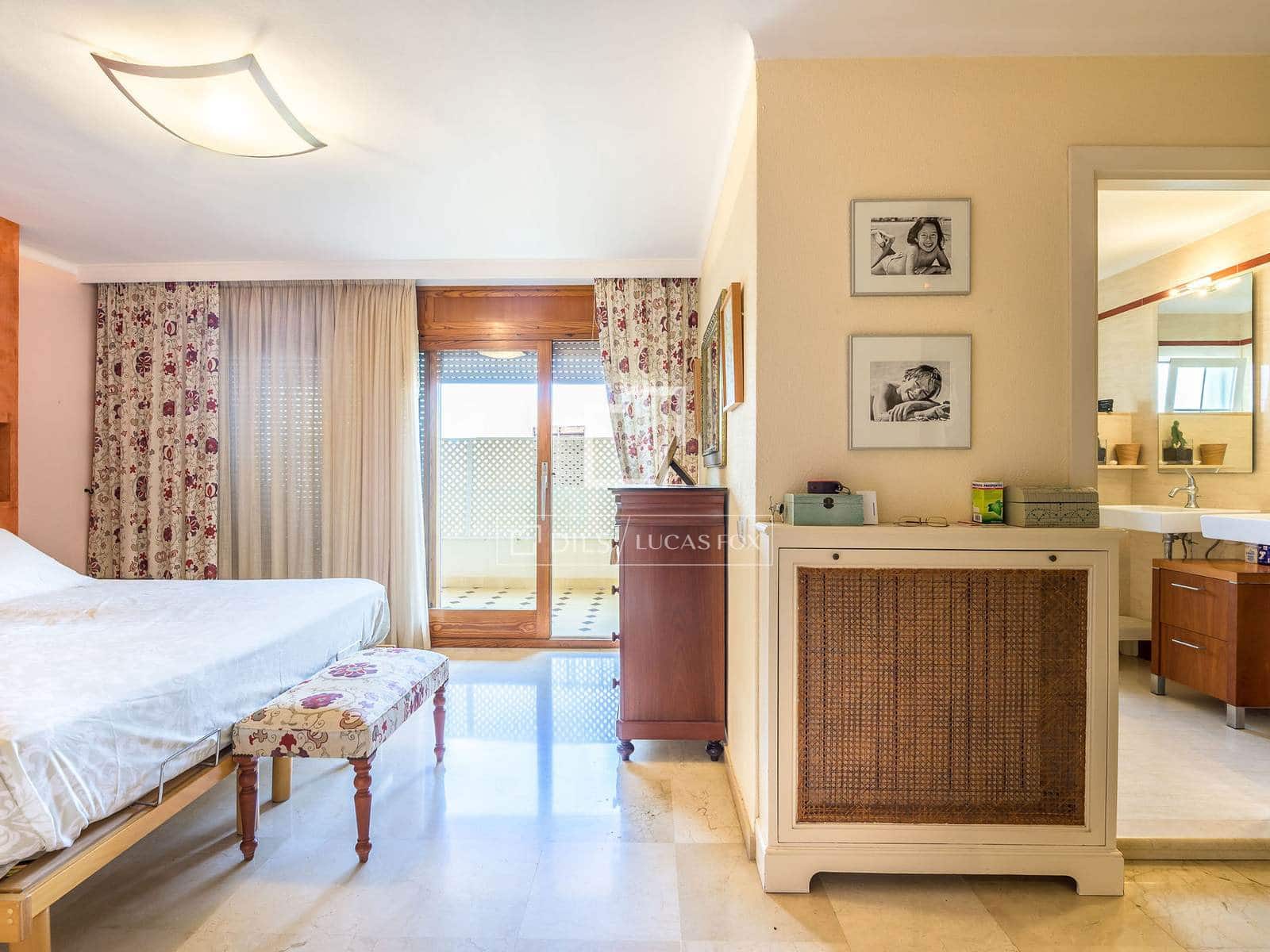 4 bedroom Apartment for sale in Ibiza / Eivissa town with garage - € 1,390,000 (Ref: 9889256)