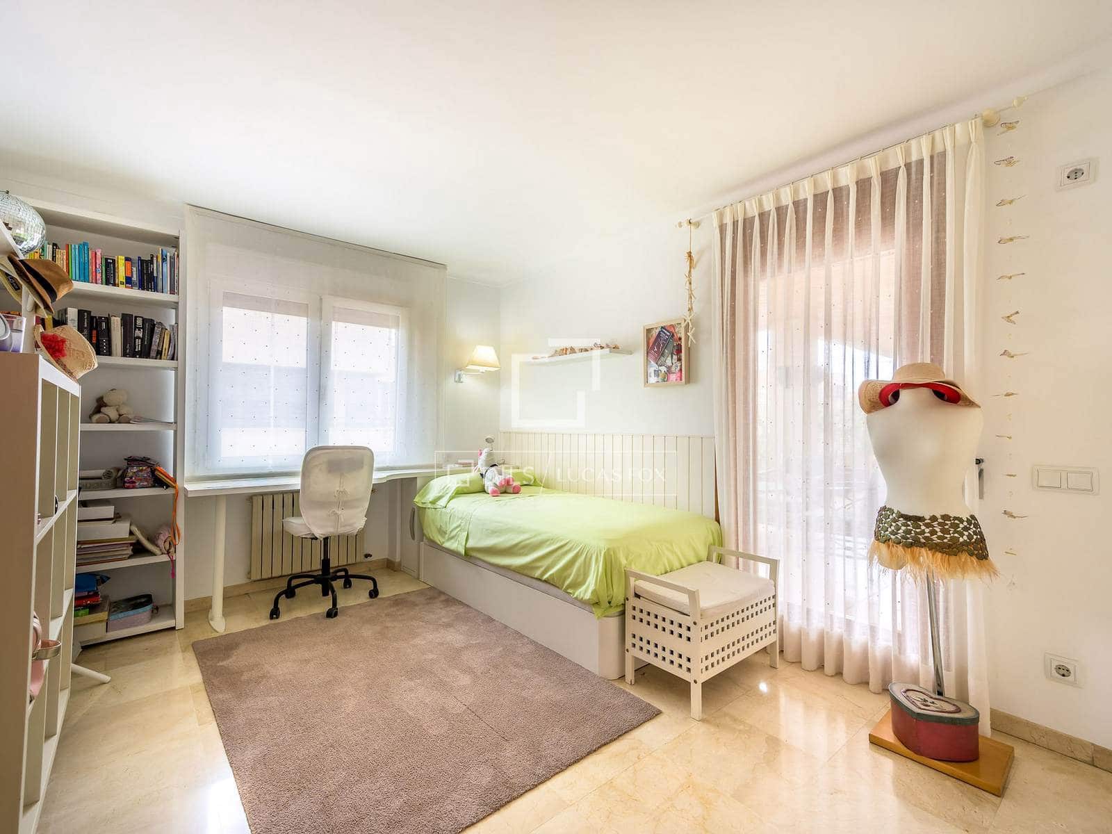 4 bedroom Apartment for sale in Ibiza / Eivissa town with garage - € 1,390,000 (Ref: 9889256)