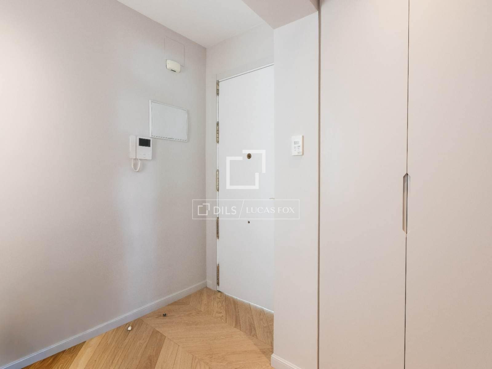 2 slaapkamer Appartement te huur in Madrid stad - € 6.200 (Ref: 9889355)