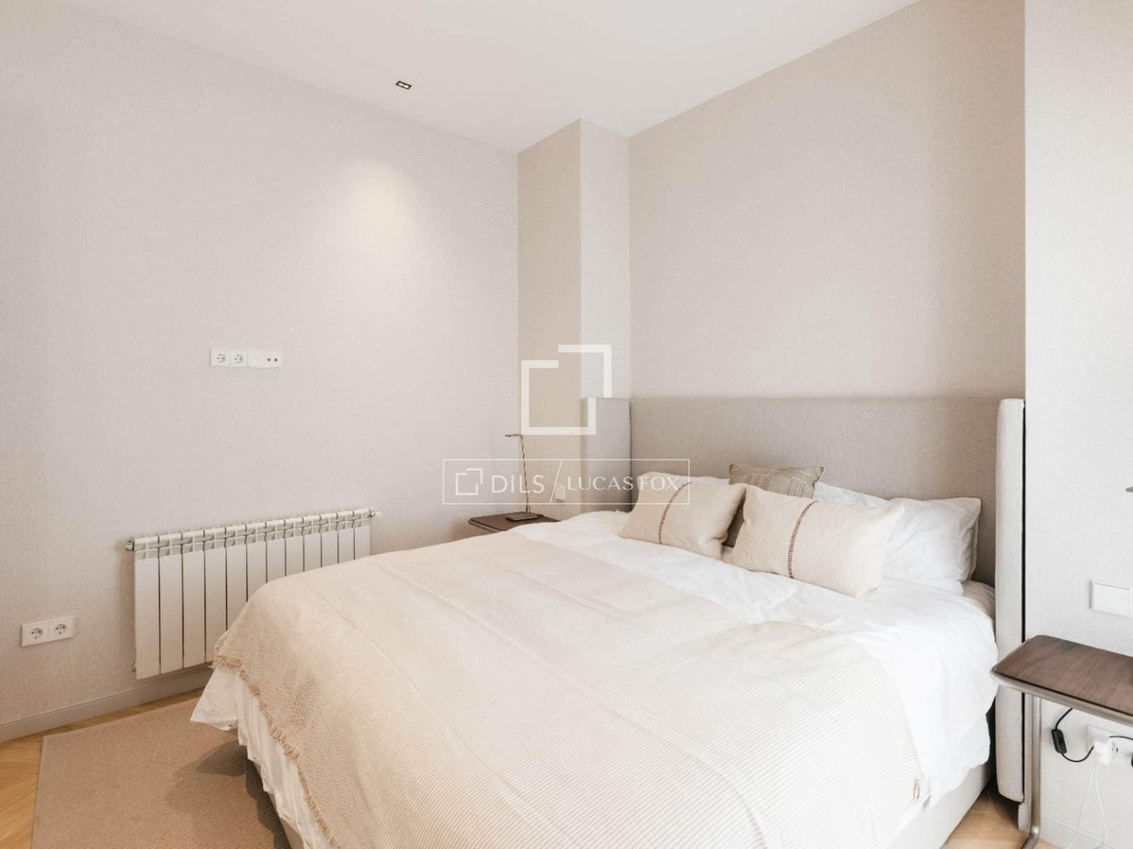 2 slaapkamer Appartement te huur in Madrid stad - € 6.200 (Ref: 9889355)