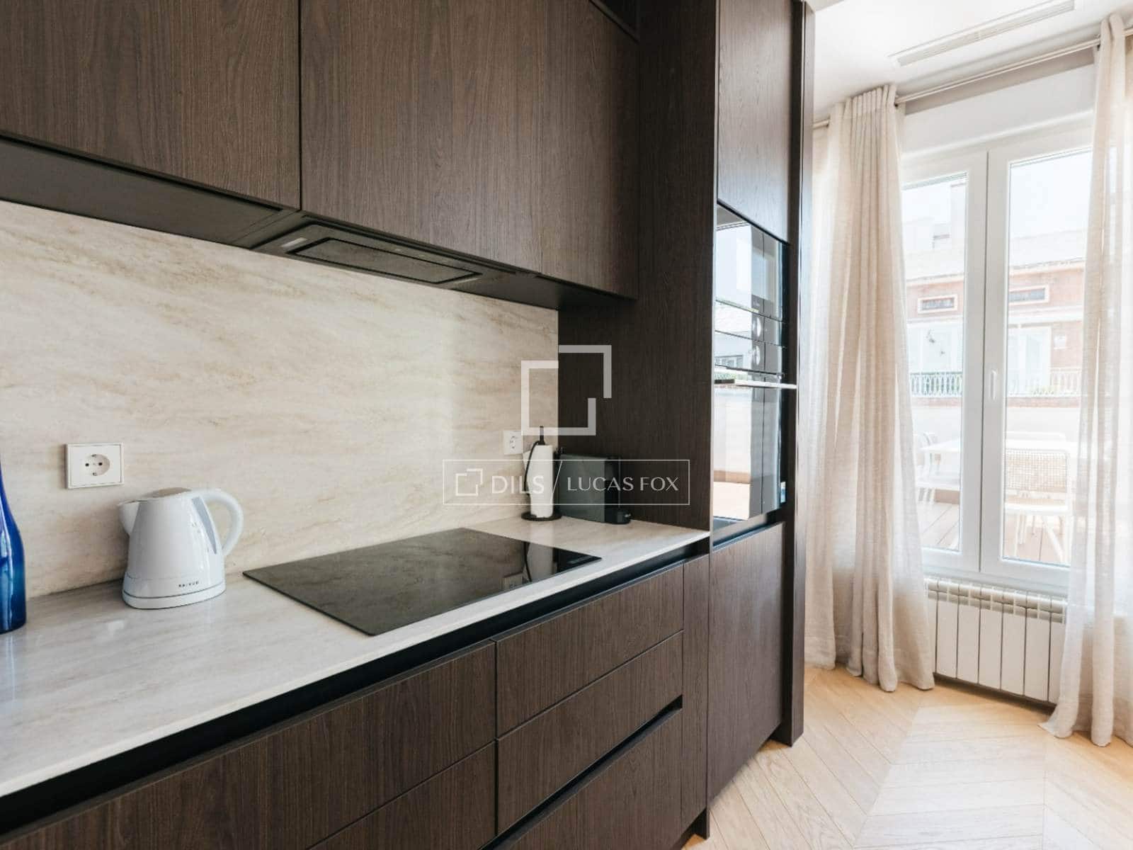 2 slaapkamer Appartement te huur in Madrid stad - € 6.200 (Ref: 9889355)