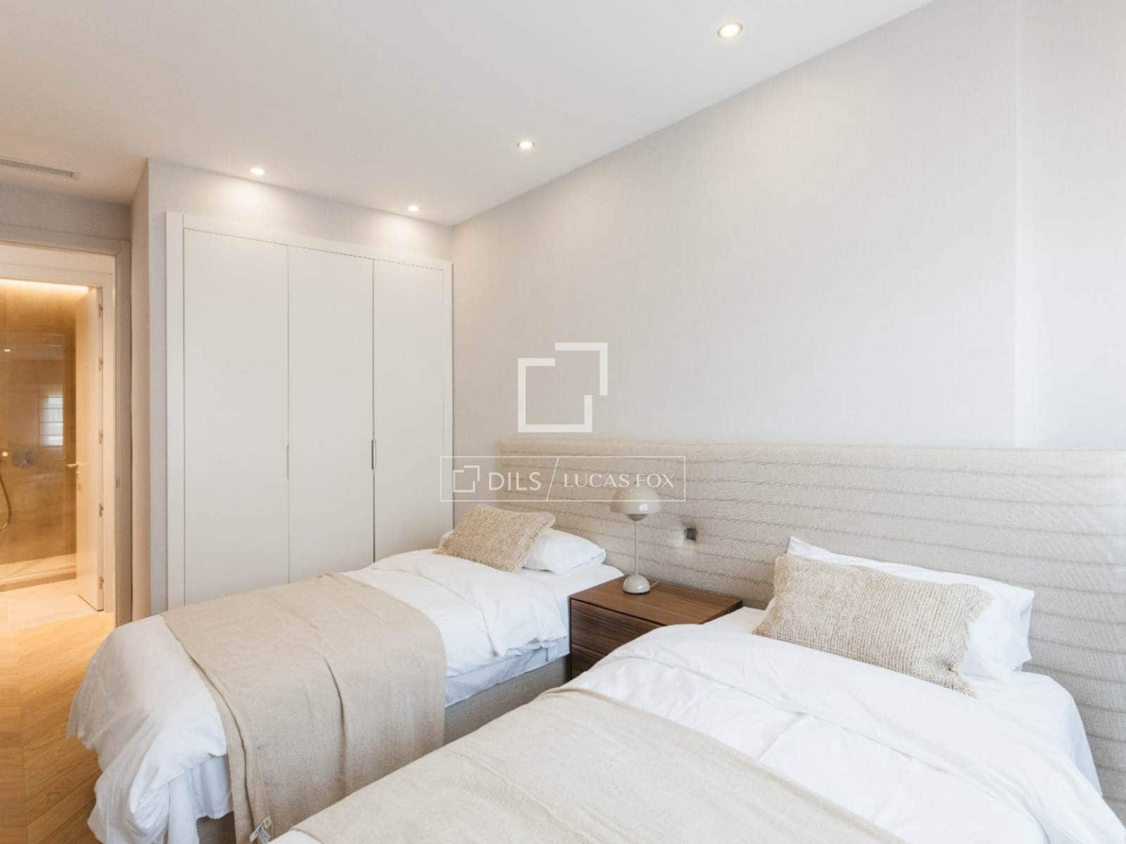 2 slaapkamer Appartement te huur in Madrid stad - € 6.200 (Ref: 9889355)