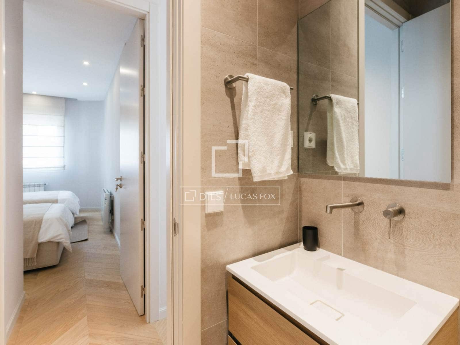 2 slaapkamer Appartement te huur in Madrid stad - € 6.200 (Ref: 9889355)
