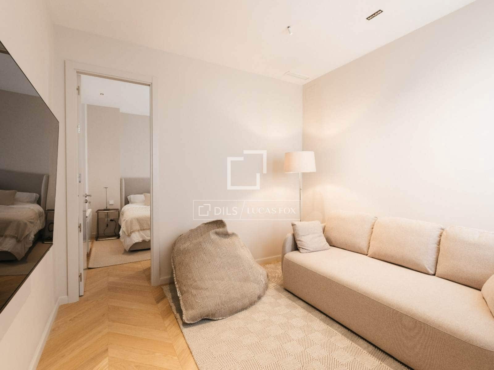 2 slaapkamer Appartement te huur in Madrid stad - € 6.200 (Ref: 9889355)