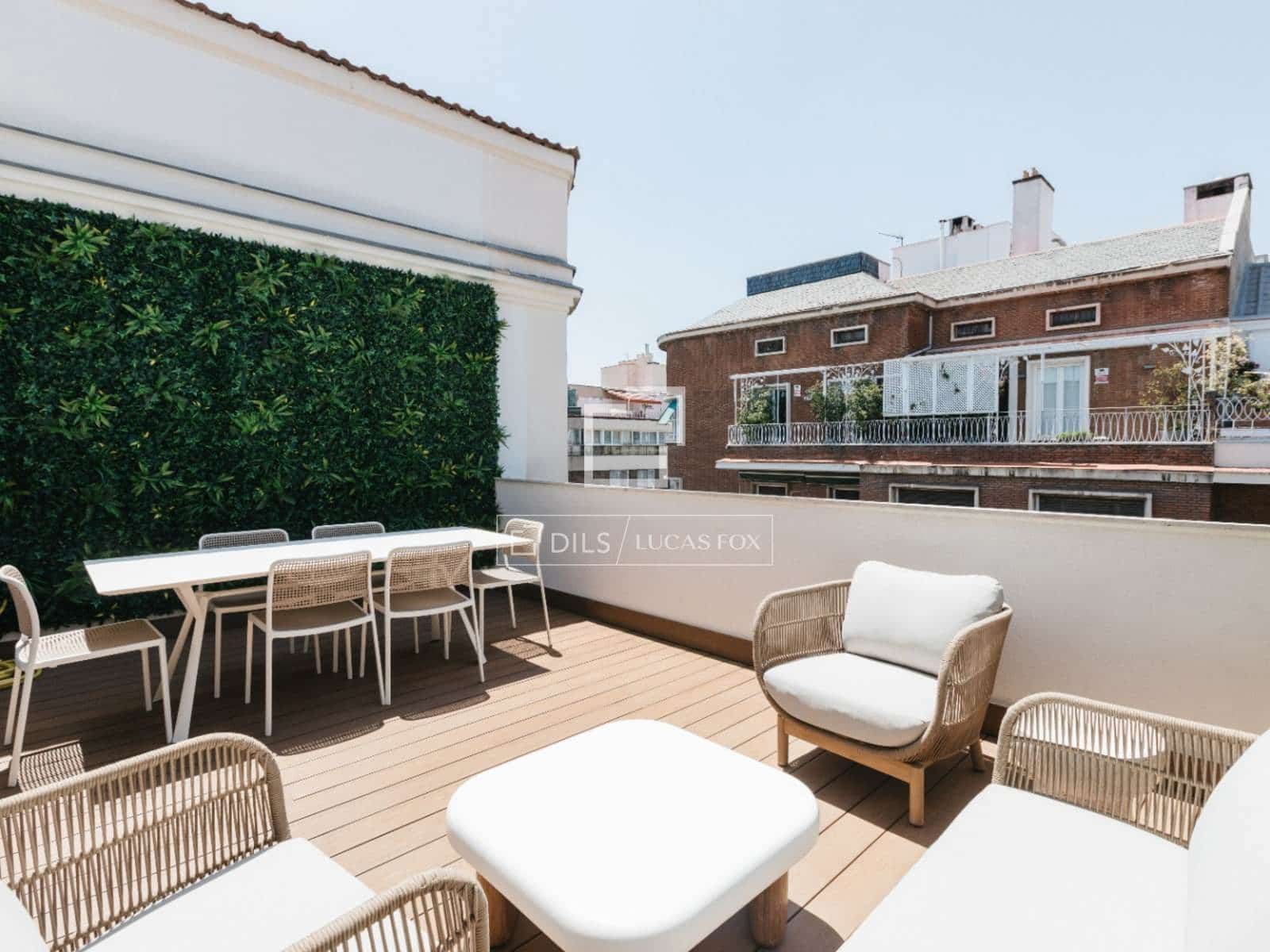 2 slaapkamer Appartement te huur in Madrid stad - € 6.200 (Ref: 9889355)