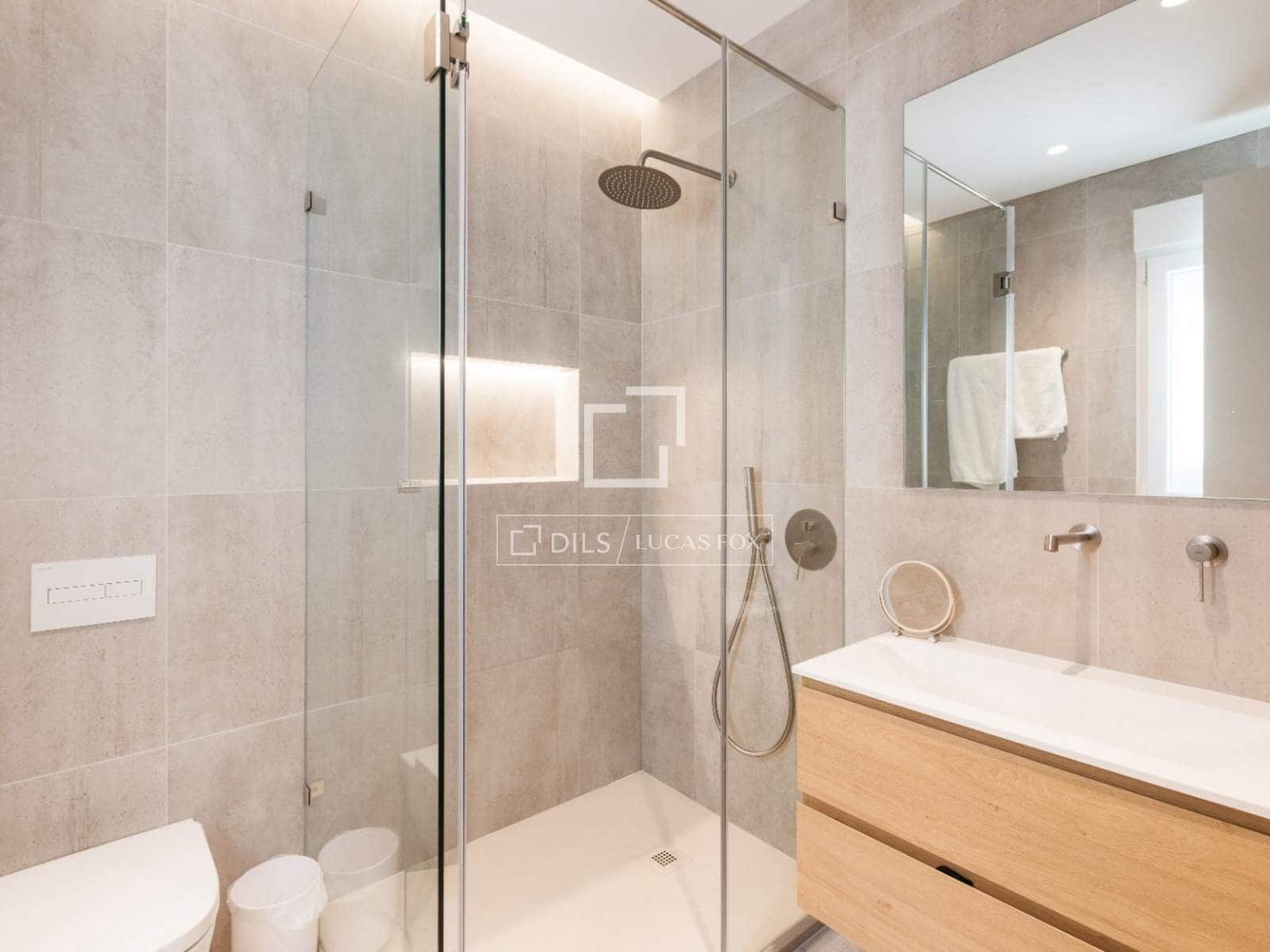 2 slaapkamer Appartement te huur in Madrid stad - € 6.200 (Ref: 9889355)