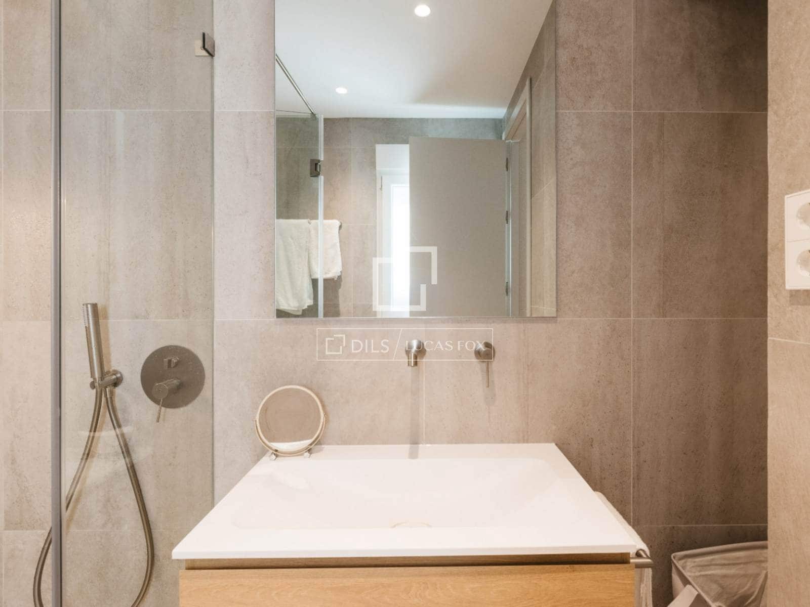 2 slaapkamer Appartement te huur in Madrid stad - € 6.200 (Ref: 9889355)