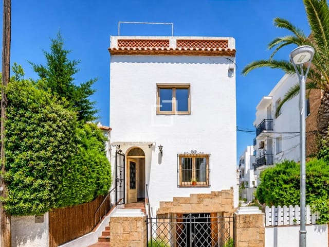 4 sovrum Villa till salu i Sitges med garage - 790 000 € (Ref: 9889528)