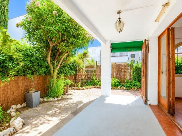 4 sovrum Villa till salu i Sitges med garage - 790 000 € (Ref: 9889528)