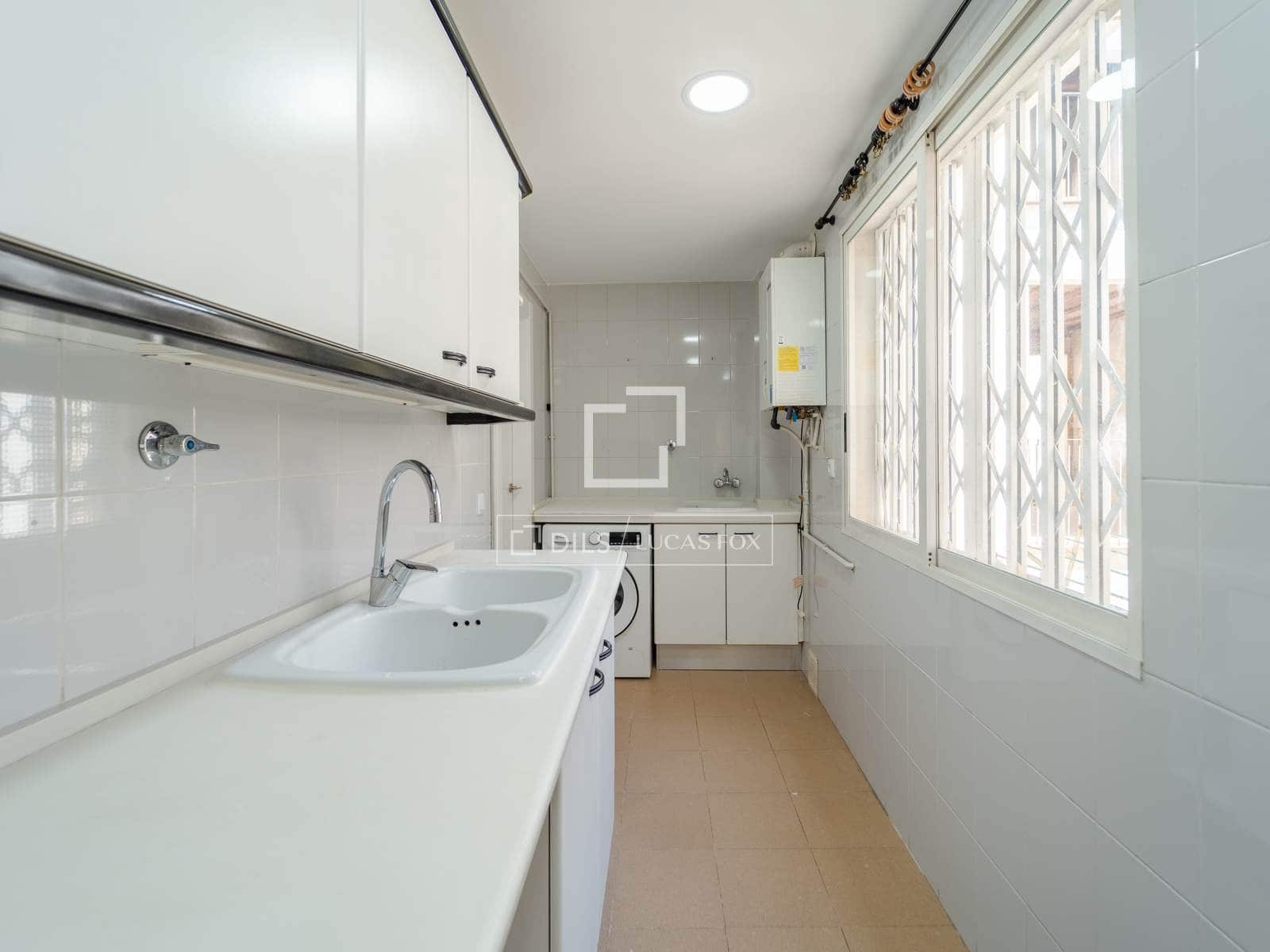 4 slaapkamer Penthouse te huur in Valencia stad - € 2.300 (Ref: 9889529)