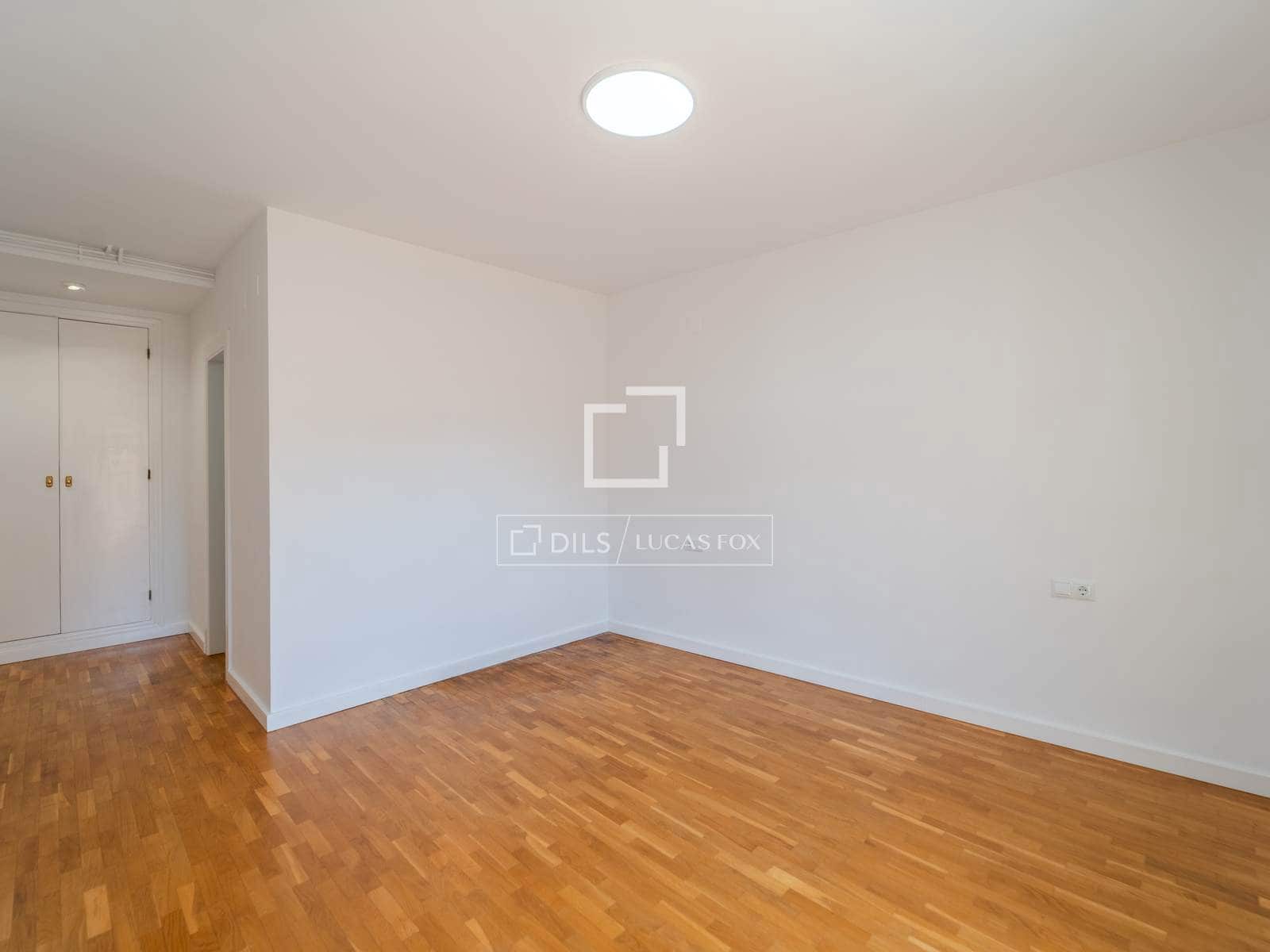 4 slaapkamer Penthouse te huur in Valencia stad - € 2.300 (Ref: 9889529)