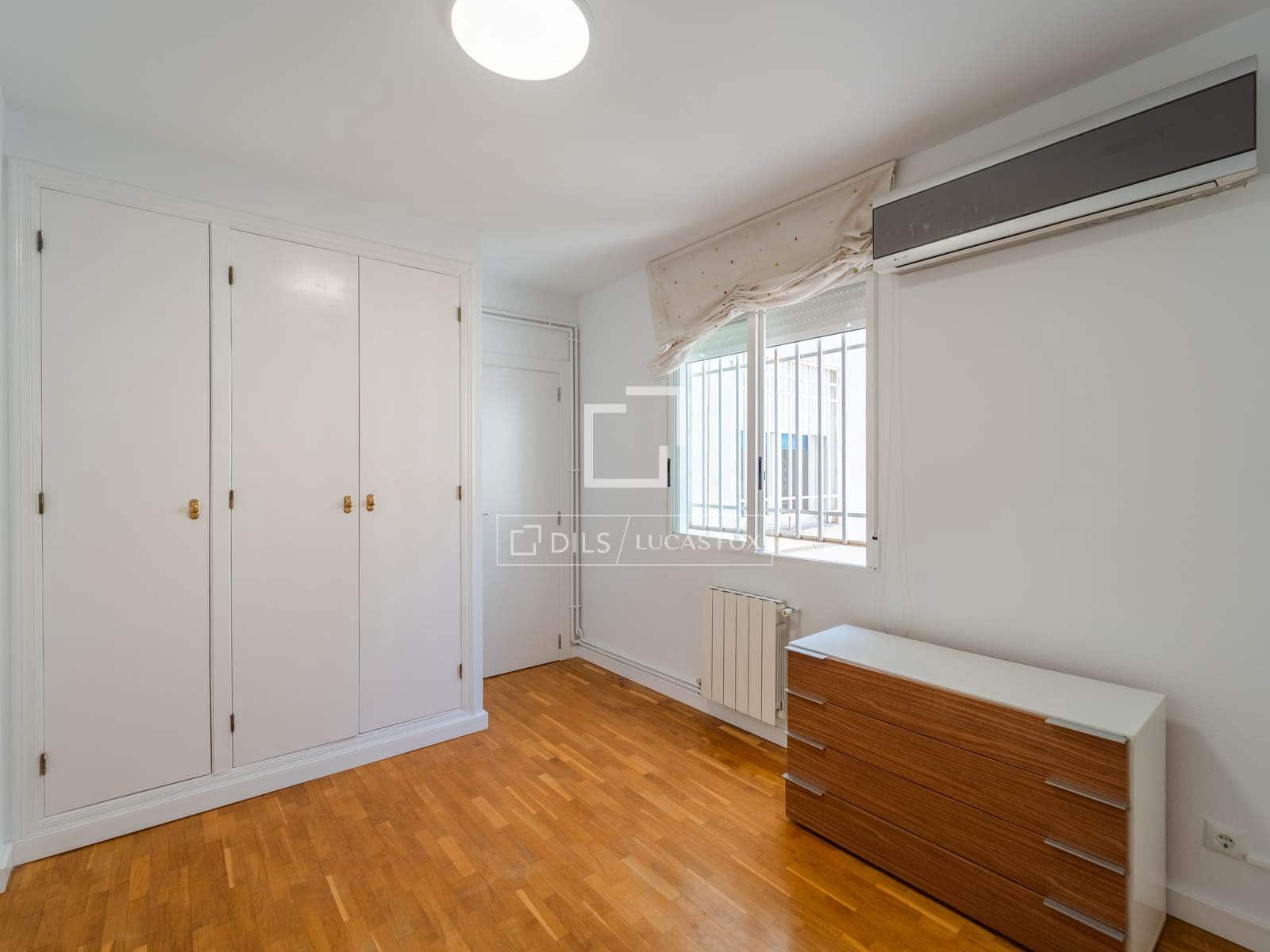 4 slaapkamer Penthouse te huur in Valencia stad - € 2.300 (Ref: 9889529)