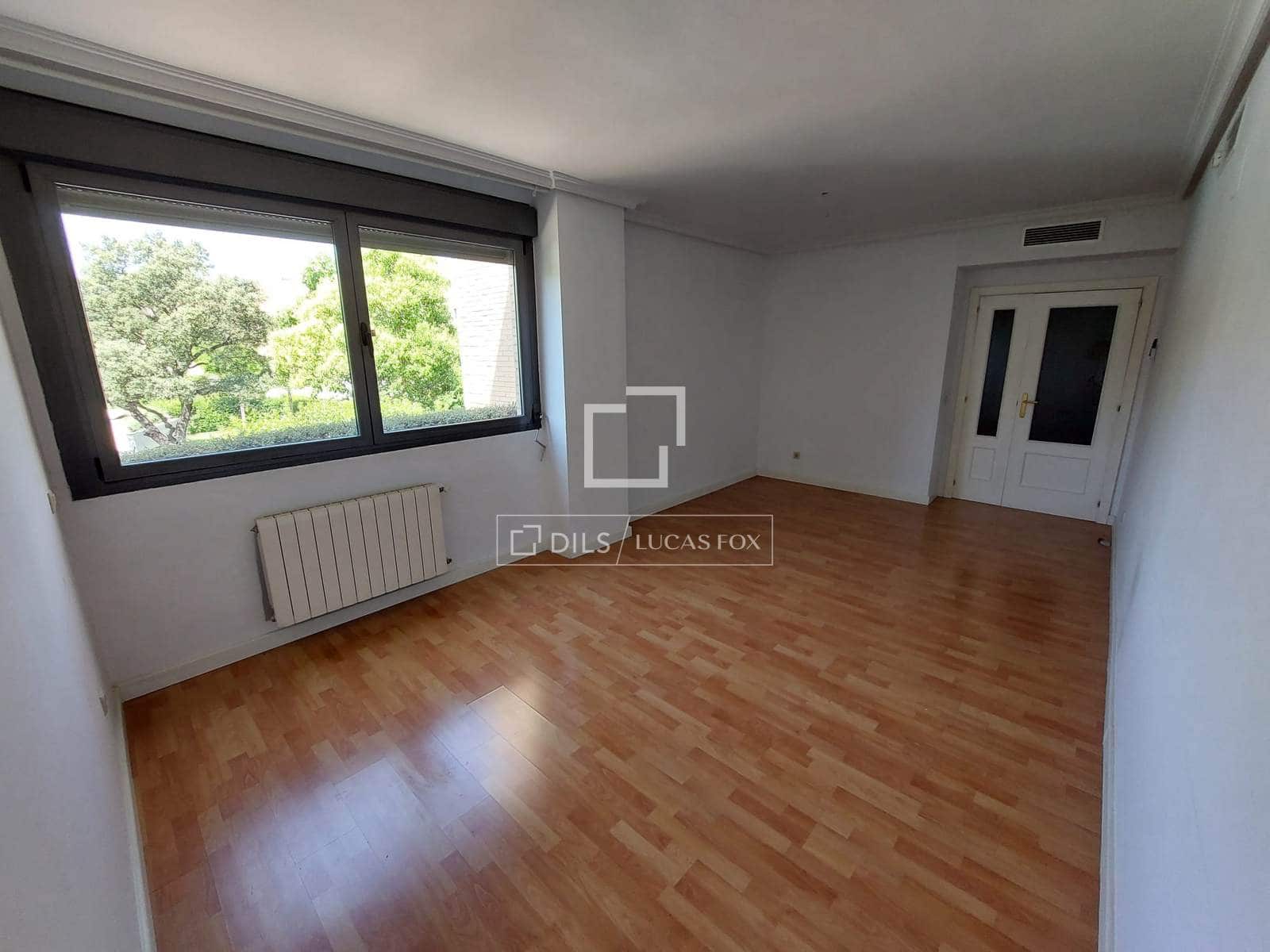2 bedroom Apartment for rent in Alcobendas with pool garage - € 2,400 (Ref: 9890656)